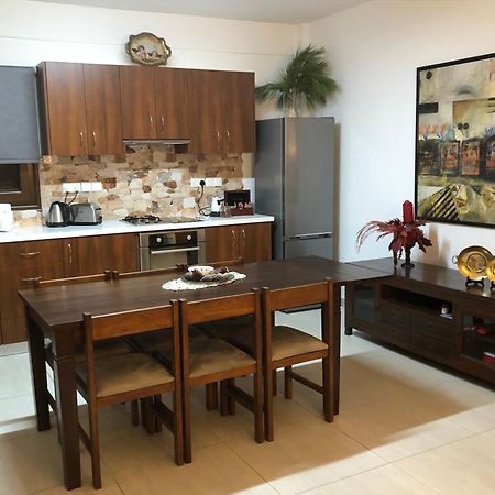 Diamond Stone Wooden Guest House Chandria Εξωτερικό φωτογραφία