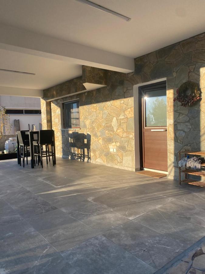 Diamond Stone Wooden Guest House Chandria Εξωτερικό φωτογραφία